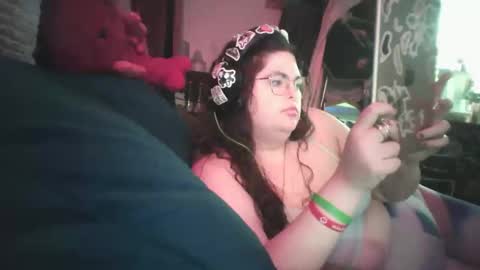 Snapshot of siofra chatting on February 14, 2025, 5:41 am Siofra online show from February 14, 2025, 5:41 am