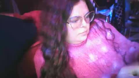 Snapshot of siofra chatting on February 19, 2025, 5:49 am Siofra online show from February 19, 2025, 5:49 am