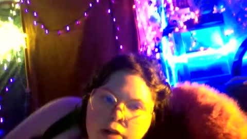 Siofra online show from December 14, 2025, 1:33 am