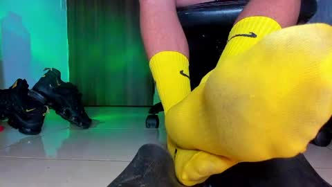 only foot                         worshipers here online show from April 23, 2026, 4:46 am