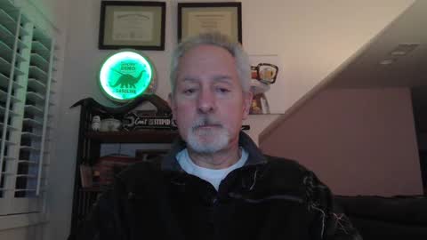 Snapshot of sir_lust_alot chatting on January 22, 2025, 8:40 am Don Roberto online show from January 22, 2025, 8:40 am