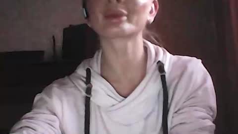 Snapshot of siren_voise chatting on March 1, 2026, 12:18 pm siren_voise online show from March 1, 2026, 12:18 pm