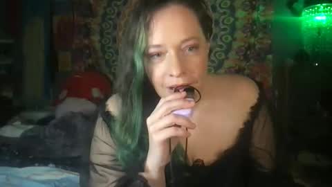 Snapshot of sirenfalls888 chatting on October 29, 2025, 6:37 am RavenFalls Aphrodite Priestess online show from October 29, 2025, 6:37 am