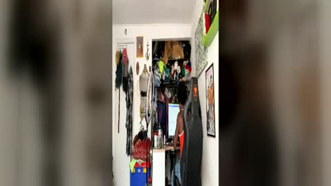 siriss_boyrag online show from June 22, 2026, 4:48 pm