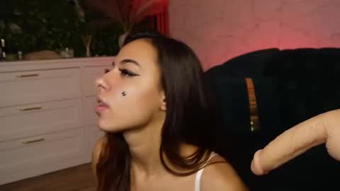 Dee online show from November 28, 2025, 10:01 pm