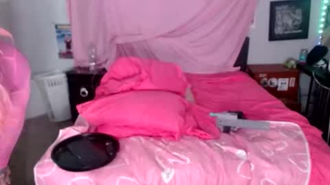 sissyslutliana69 online show from April 8, 2026, 8:03 am