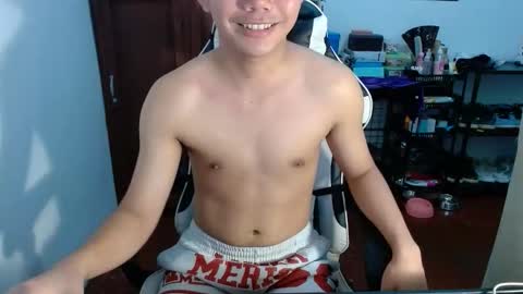 Snapshot of sixtj4s chatting on October 28, 2025, 8:33 pm mIKE online show from October 28, 2025, 8:33 pm