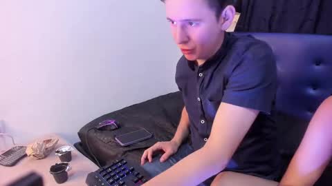 Skarleth and Aaron online show from March 11, 2025, 4:07 pm