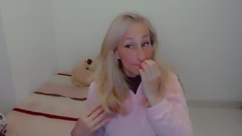 Arlett online show from May 12, 2026, 12:02 pm