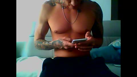 Snapshot of skater19xxx chatting on January 22, 2025, 7:24 pm miguel online show from January 22, 2025, 7:24 pm