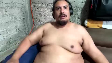 Snapshot of skinhell chatting on November 5, 2025, 11:16 pm Elias online show from November 5, 2025, 11:16 pm