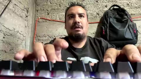 Snapshot of skinhell chatting on November 9, 2025, 11:36 pm Elias online show from November 9, 2025, 11:36 pm