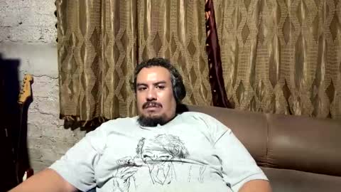 Snapshot of skinhell chatting on March 18, 2026, 1:09 am Elias online show from March 18, 2026, 1:09 am