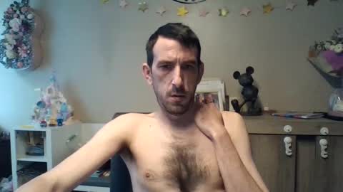 Snapshot of skinnybigcock2 chatting on April 10, 2026, 8:19 am SkinnyBigCock2 online show from April 10, 2026, 8:19 am