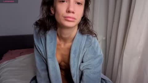 SkinnyMode online show from October 16, 2025, 10:00 pm