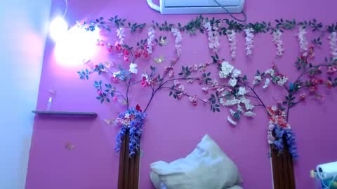 sofia online show from April 26, 2026, 1:42 pm