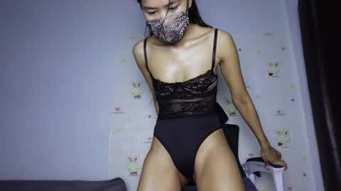 skinnythai4u online show from May 6, 2026, 4:12 pm