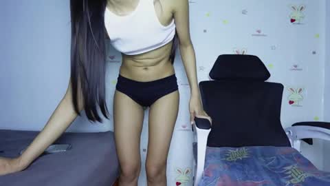 skinnythai4u online show from May 14, 2026, 2:35 pm