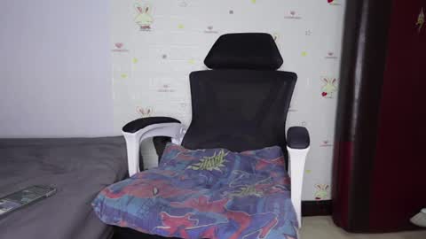 skinnythai4u online show from May 22, 2026, 3:28 pm