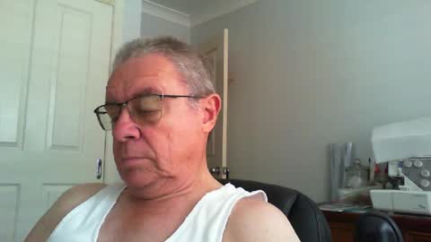 Snapshot of skipper1970 chatting on July 22, 2026, 5:21 am Skipper1970 online show from July 22, 2026, 5:21 am