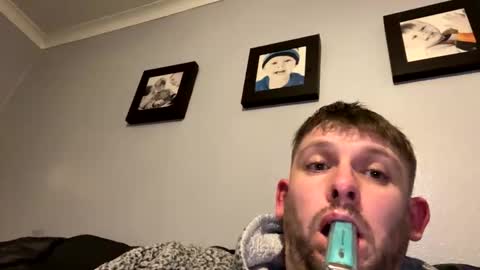 skuzzy25 online show from January 19, 2025, 3:50 am