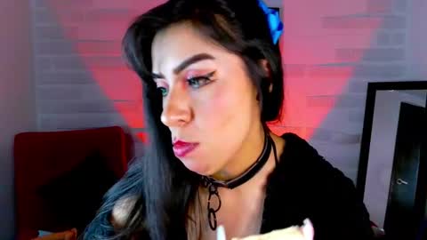 Snapshot of sky_girl1 chatting on December 11, 2024, 9:19 am Mile online show from December 11, 2024, 9:19 am