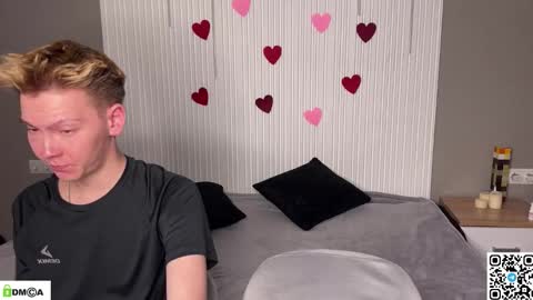 Snapshot of sky_hunter chatting on February 15, 2026, 7:10 pm sky_hunter online show from February 15, 2026, 7:10 pm