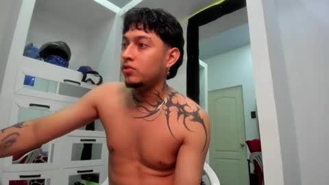 Snapshot of sky_wild chatting on April 27, 2026, 8:23 am sky_wild online show from April 27, 2026, 8:23 am