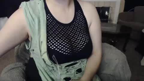 SKYLE   online show from October 25, 2025, 8:47 pm