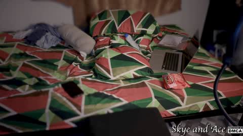 Skye and Ace online show from December 12, 2024, 2:00 pm