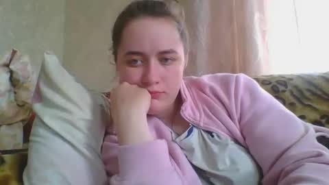 skyressie333 online show from April 12, 2026, 7:35 am