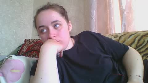 skyressie333 online show from April 18, 2026, 9:46 am