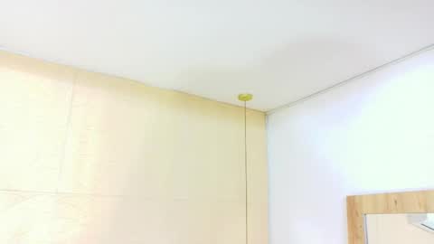 slim_chocobar18 online show from November 10, 2025, 1:43 pm