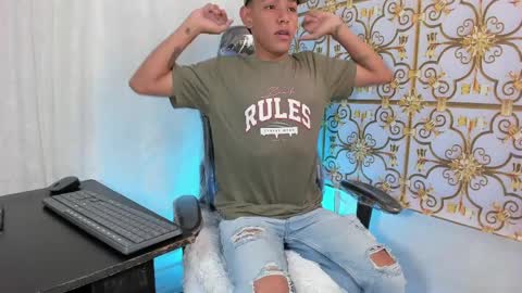 SlimLatino  online show from April 4, 2026, 12:24 pm