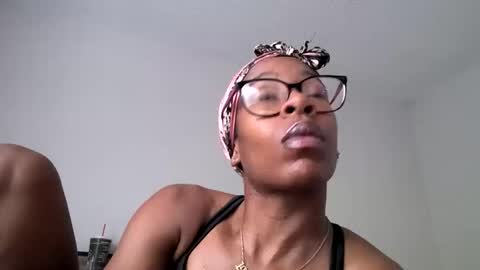 Snapshot of slimmmgooodiexoxo chatting on September 24, 2025, 12:19 pm slimmmgooodiexoxo online show from September 24, 2025, 12:19 pm