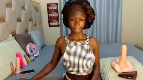 Snapshot of slimqueenbae chatting on July 18, 2026, 7:56 am slimqueenbae online show from July 18, 2026, 7:56 am