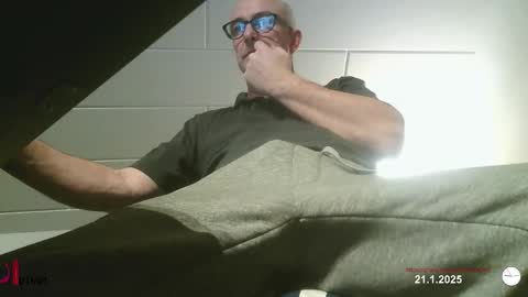 Snapshot of slutiam chatting on January 21, 2025, 8:11 pm SLUTIAM online show from January 21, 2025, 8:11 pm