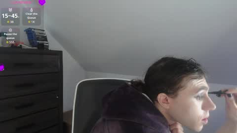 Natsu online show from April 7, 2026, 4:51 pm