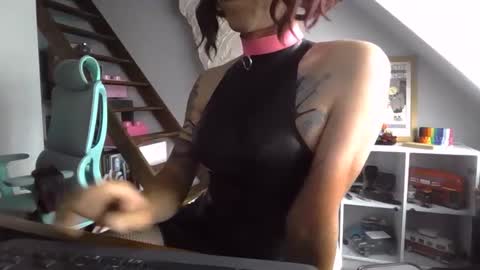 sluttytoy83 online show from June 3, 2026, 4:01 pm