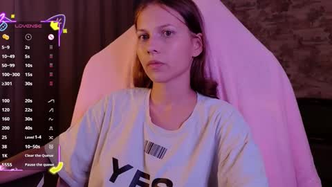 Snapshot of small_emma0 chatting on September 24, 2025, 4:10 pm Emma online show from September 24, 2025, 4:10 pm