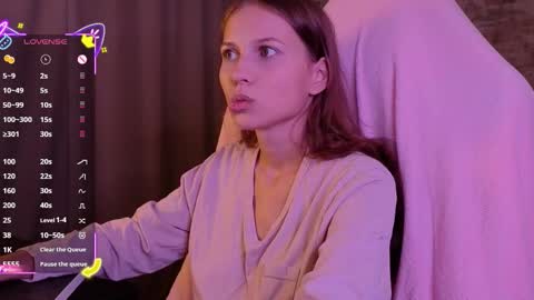 Snapshot of small_emma0 chatting on October 3, 2025, 5:43 pm Emma online show from October 3, 2025, 5:43 pm