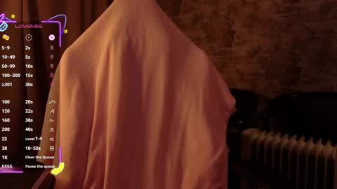 Snapshot of small_emma0 chatting on October 24, 2025, 6:48 pm Emma online show from October 24, 2025, 6:48 pm