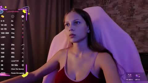 Snapshot of small_emma0 chatting on November 3, 2025, 8:10 pm Emma online show from November 3, 2025, 8:10 pm