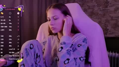 Snapshot of small_emma0 chatting on November 13, 2025, 5:12 pm Emma online show from November 13, 2025, 5:12 pm