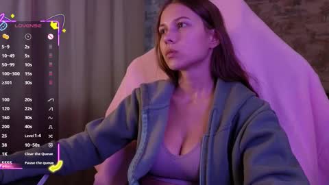 Snapshot of small_emma0 chatting on December 14, 2025, 11:48 am Emma online show from December 14, 2025, 11:48 am