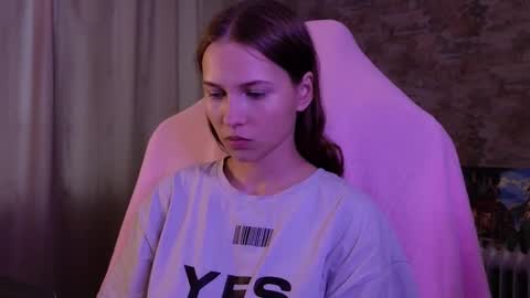 Snapshot of small_emma0 chatting on December 22, 2025, 8:22 am Emma online show from December 22, 2025, 8:22 am