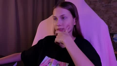 Snapshot of small_emma0 chatting on January 11, 2026, 8:14 pm Emma online show from January 11, 2026, 8:14 pm