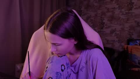 Snapshot of small_emma0 chatting on February 10, 2026, 4:33 pm Emma online show from February 10, 2026, 4:33 pm