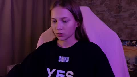 Snapshot of small_emma0 chatting on February 16, 2026, 11:12 pm Emma online show from February 16, 2026, 11:12 pm