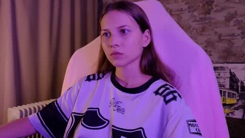 Snapshot of small_emma0 chatting on February 25, 2026, 2:10 am Emma online show from February 25, 2026, 2:10 am